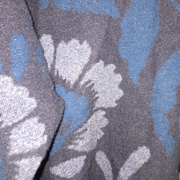 Ann Taylor 2023 Blue Floral With Metallic Silver Details Sweater Size Medium - Picture 2 of 16